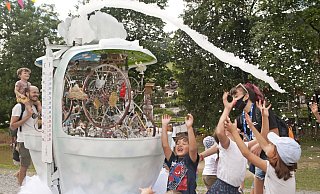 Diese Schneekugel gibt es beim Bielefelder Familienfest im Ravensberger Park, dem Wackelpeter. - Michel Bries Mandragore Diese Schneekugel gibt es beim Bielefelder Familienfest im Ravensberger Park, dem Wackelpeter. - Michel Bries Mandragore