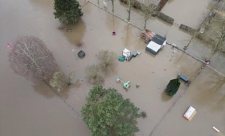 Im vergangenen Dezember setzt die Weser unter anderem die Beverunger Minigolfanlage unter Wasser. - Dennis Kaufmann Im vergangenen Dezember setzt die Weser unter anderem die Beverunger Minigolfanlage unter Wasser. - Dennis Kaufmann