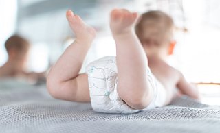 Windeln gehören für die meisten Säuglinge und Kleinkinder zur Standard-Ausstattung. Die Einwegvariante aber sorgt für viel Abfall, die Stoff-Alternative für hohe Kosten. - (c) Copyright 2019, dpa (www.dpa.de). Alle Rechte vorbehalten Windeln gehören für die meisten Säuglinge und Kleinkinder zur Standard-Ausstattung. Die Einwegvariante aber sorgt für viel Abfall, die Stoff-Alternative für hohe Kosten. - (c) Copyright 2019, dpa (www.dpa.de). Alle Rechte vorbehalten