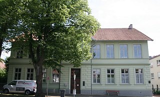 Die Stadtbücherei in Enger mache schon vieles richtig und gut, sagt Leiterin Laura Wagner. Es gebe aber noch Verbesserungspotenzial. - Pia Meyer zu Hoyel Die Stadtbücherei in Enger mache schon vieles richtig und gut, sagt Leiterin Laura Wagner. Es gebe aber noch Verbesserungspotenzial. - Pia Meyer zu Hoyel