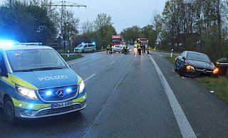 Beim Abbiegen übersieht der Fahrer einen Mercedes. - Polizei Minden-Lübbecke Beim Abbiegen übersieht der Fahrer einen Mercedes. - Polizei Minden-Lübbecke