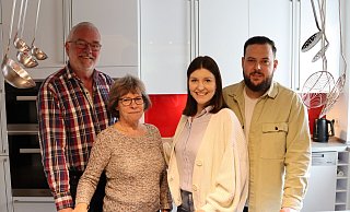 Bernd und Gaby Wostbrock (v. l.) haben das "taste it!" im April an Inga und Gianluca Fleer übergeben. - Shannon-Lee Bendig Bernd und Gaby Wostbrock (v. l.) haben das "taste it!" im April an Inga und Gianluca Fleer übergeben. - Shannon-Lee Bendig