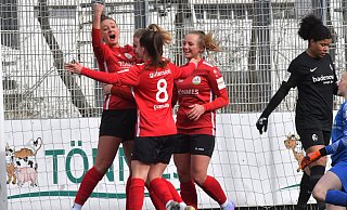 Torschützin Shpresa Aradini bejubelt den Treffer zum 2:1 für den FSV Gütersloh im Spiel gegen den SC Freiburg II. - Jens Dünhölter Torschützin Shpresa Aradini bejubelt den Treffer zum 2:1 für den FSV Gütersloh im Spiel gegen den SC Freiburg II. - Jens Dünhölter