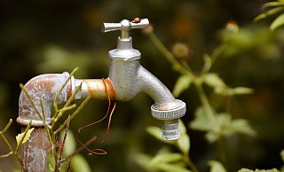Trinkwasser soll nicht für die Gartenbewässerung und für das Befüllen von Pools genutzt werden soll, appelliert der Wasserbeschaffungsverband „Am Wiehen“. Foto: Pixabay (Symbolbild) - Pixabay (Symbolbild) Trinkwasser soll nicht für die Gartenbewässerung und für das Befüllen von Pools genutzt werden soll, appelliert der Wasserbeschaffungsverband „Am Wiehen“. Foto: Pixabay (Symbolbild) - Pixabay (Symbolbild)