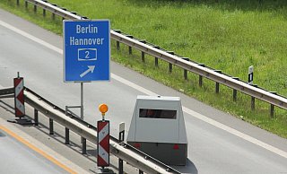 Der Blitzer am Autobahnkreuz Bad Oeynhausen ist ein ähnliches Modell wie das in Löhne besprühte Messgerät. - Ulf Hanke Der Blitzer am Autobahnkreuz Bad Oeynhausen ist ein ähnliches Modell wie das in Löhne besprühte Messgerät. - Ulf Hanke