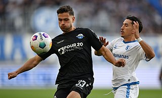SCP-Verteidiger Marcel Hoffmeier (l.), hier im Hinspiel gegen Magdeburgs Jason Ceka, dürfte am Sonntag erneut in der Paderborner Startelf stehen. - picture alliance/dpa SCP-Verteidiger Marcel Hoffmeier (l.), hier im Hinspiel gegen Magdeburgs Jason Ceka, dürfte am Sonntag erneut in der Paderborner Startelf stehen. - picture alliance/dpa