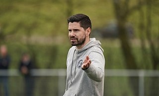 Hinrunde mit Höhen und Tiefen: Mit den bislang geholten 18 Punkten ist Oetinghausens Trainer Marcel Rieso nur bedingt zufrieden. - Yvonne Gottschlich Hinrunde mit Höhen und Tiefen: Mit den bislang geholten 18 Punkten ist Oetinghausens Trainer Marcel Rieso nur bedingt zufrieden. - Yvonne Gottschlich