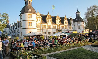 Das viertägige Bierfest in Schloß Neuhaus startet bald. - Schlosspark und Lippesee Gesellschaft Das viertägige Bierfest in Schloß Neuhaus startet bald. - Schlosspark und Lippesee Gesellschaft