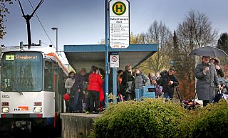 Schon an der Stadtbahnhaltestelle Babenhausen-Süd soll der Unbekannte sich der Jugendlichen auf unangenehme Art genähert haben. - Symbolfoto: Sarah Jonek Schon an der Stadtbahnhaltestelle Babenhausen-Süd soll der Unbekannte sich der Jugendlichen auf unangenehme Art genähert haben. - Symbolfoto: Sarah Jonek