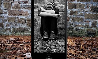 Mobbing an Schulen ist längst keine Seltenheit mehr an deutschen Schulen. Oft kommt dabei auch das Smartphone zum Einsatz. | Symbolfoto - Pixabay Mobbing an Schulen ist längst keine Seltenheit mehr an deutschen Schulen. Oft kommt dabei auch das Smartphone zum Einsatz. | Symbolfoto - Pixabay