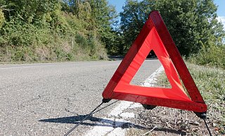 Immer wieder registriert die Polizei Anrufe wegen vorgetäuschter Autopannen am Straßenrand. - Pixabay (Symbolbild) Immer wieder registriert die Polizei Anrufe wegen vorgetäuschter Autopannen am Straßenrand. - Pixabay (Symbolbild)