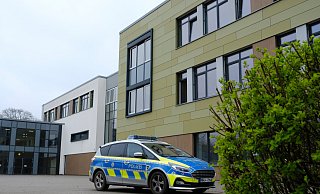 Im März dieses Jahres sorgte eine Amoklauf-Ankündigung schon einmal für Polizeipräsenz an der Stadtschule Lübbecke. - Heike von Schulz Im März dieses Jahres sorgte eine Amoklauf-Ankündigung schon einmal für Polizeipräsenz an der Stadtschule Lübbecke. - Heike von Schulz