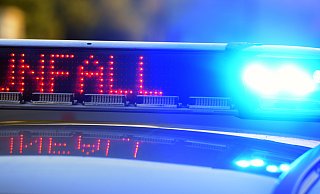 Während der Unfallaufnahme und Bergung war die A30 gesperrt. - Symbolbild: dpa Während der Unfallaufnahme und Bergung war die A30 gesperrt. - Symbolbild: dpa