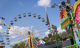 Das Riesenrad ist wohl das auffälligste Fahrgeschäft beim Lunapark in Paderborn. - Niklas Tüns Das Riesenrad ist wohl das auffälligste Fahrgeschäft beim Lunapark in Paderborn. - Niklas Tüns