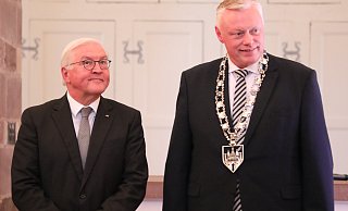 Frank-Walter Steinmeier und Bürgermeister Daniel Hartmann im September 2022 in Corvey. - Simone Flörke Frank-Walter Steinmeier und Bürgermeister Daniel Hartmann im September 2022 in Corvey. - Simone Flörke