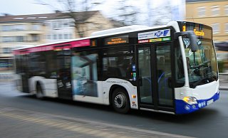 Die Busse des Padersprinters trugen zwischenzeitlich ukrainische Fähnchen - als Zeichen der Solidarität. - Niklas Tüns (Themenbild) Die Busse des Padersprinters trugen zwischenzeitlich ukrainische Fähnchen - als Zeichen der Solidarität. - Niklas Tüns (Themenbild)