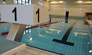 So glatt wie die Wasseroberfläche auf diesem Bild lief es fürs Aqua Fun zuletzt nicht in allen Bereichen. So sind die Besucherzahlen deutlich hinter den Erwartungen zurück geblieben. - JAN-HENRIK GERDENER So glatt wie die Wasseroberfläche auf diesem Bild lief es fürs Aqua Fun zuletzt nicht in allen Bereichen. So sind die Besucherzahlen deutlich hinter den Erwartungen zurück geblieben. - JAN-HENRIK GERDENER