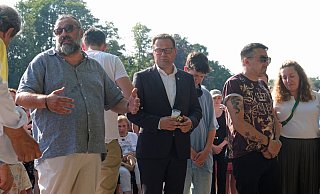 Georgios Tsanis (l.) widert es an, dass der Tod seines Neffen von rechtsextremen Kräften wie der AfD instrumentalisiert wird. - Thorsten Gödecker Georgios Tsanis (l.) widert es an, dass der Tod seines Neffen von rechtsextremen Kräften wie der AfD instrumentalisiert wird. - Thorsten Gödecker