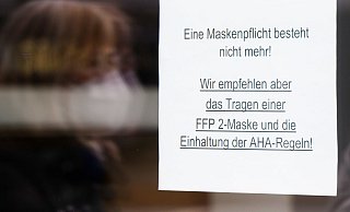 Die Maskenpflicht in vielen Bereichen des öffentlichen Leben ist auch im Kreis Höxter ausgelaufen. - Julian Stratenschulte/dpa Die Maskenpflicht in vielen Bereichen des öffentlichen Leben ist auch im Kreis Höxter ausgelaufen. - Julian Stratenschulte/dpa