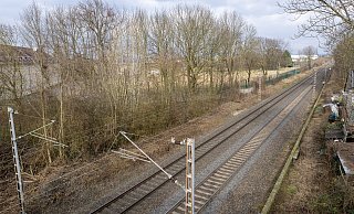 An dieser Stelle der Bahnstrecke, nahe der Brücke Driburger Straße, soll der Bahnhaltepunkt Zukunftsquartier entstehen. - Niklas Tüns An dieser Stelle der Bahnstrecke, nahe der Brücke Driburger Straße, soll der Bahnhaltepunkt Zukunftsquartier entstehen. - Niklas Tüns