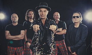 Die Kölsch-Rocker Brings sind der Höhepunkt des Parkfestivals. Die Band spielt am Pfingstsonntag gegen 21.30 Uhr. - Agentur Die Kölsch-Rocker Brings sind der Höhepunkt des Parkfestivals. Die Band spielt am Pfingstsonntag gegen 21.30 Uhr. - Agentur
