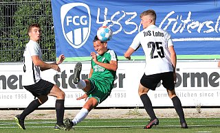 FCG-Stürmer Dimitrios Nemtsis (Mitte) beim Seitfallschuss. Einen Treffer erzielte er damit im Westfalenpokal bei TuS Lohe aber nicht. - Egon Bieber FCG-Stürmer Dimitrios Nemtsis (Mitte) beim Seitfallschuss. Einen Treffer erzielte er damit im Westfalenpokal bei TuS Lohe aber nicht. - Egon Bieber