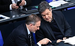 Christian Lindner (l.), Bundesfinanzminister, und Robert Habeck, Vizekanzler und Bundesminister für Wirtschaft und Klimaschutz, müssen endlich zusammenarbeiten, meint unser Autor. - dpa Christian Lindner (l.), Bundesfinanzminister, und Robert Habeck, Vizekanzler und Bundesminister für Wirtschaft und Klimaschutz, müssen endlich zusammenarbeiten, meint unser Autor. - dpa