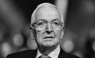 Klaus Töpfer, ehemaliger Bundesumweltminister, ist verstorben. - Uwe Anspach Klaus Töpfer, ehemaliger Bundesumweltminister, ist verstorben. - Uwe Anspach
