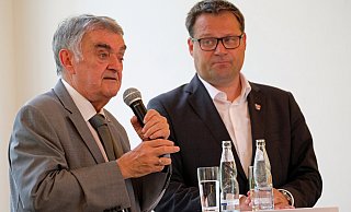 Landesinnenminister Herbert Reul spricht in der Wandelhalle über die Innere Sicherheit. - Thorsten Gödecker Landesinnenminister Herbert Reul spricht in der Wandelhalle über die Innere Sicherheit. - Thorsten Gödecker