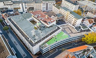 37.000 Quadratmeter Fläche hat das Karstadt-Areal, das auch die Gebäude rechts an der Friedenstraße einschließt. - Mike-Dennis Müller / www.mdm.photo 37.000 Quadratmeter Fläche hat das Karstadt-Areal, das auch die Gebäude rechts an der Friedenstraße einschließt. - Mike-Dennis Müller / www.mdm.photo