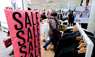Verkaufsoffene Sonntage sind auch in Bünde beliebt. Allerdings nicht nur bei Kunden, sondern auch bei Mitarbeiterinnen und Mitarbeitern einiger Geschäfte. - Verwendung weltweit Verkaufsoffene Sonntage sind auch in Bünde beliebt. Allerdings nicht nur bei Kunden, sondern auch bei Mitarbeiterinnen und Mitarbeitern einiger Geschäfte. - Verwendung weltweit