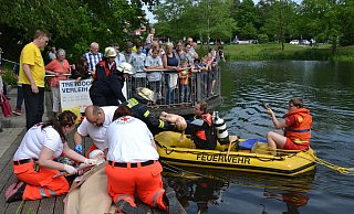 Vor gut gut sechs Jahren beeindruckten die Rettungskräfte die Festgäste am Sennestadtteich. Die Übung diesmal wird noch nicht verraten. - Muriel Pluschke Vor gut gut sechs Jahren beeindruckten die Rettungskräfte die Festgäste am Sennestadtteich. Die Übung diesmal wird noch nicht verraten. - Muriel Pluschke