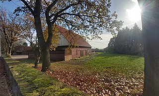 Südlich der Bünder Straße in Schwenningdorf, auf der Fläche des Hof Rexmann, will die Gemeinde ein Bauprojekt realisieren. - Florian Weyand Südlich der Bünder Straße in Schwenningdorf, auf der Fläche des Hof Rexmann, will die Gemeinde ein Bauprojekt realisieren. - Florian Weyand