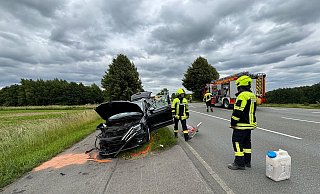 Am Freitagnachmittag kam es auf der Hiddenhauser Straße zu einem Unfall. - Feuerwehr Enger Am Freitagnachmittag kam es auf der Hiddenhauser Straße zu einem Unfall. - Feuerwehr Enger