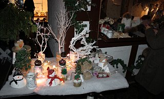 Auf die anheimelnde Atmosphäre des Weihnachtsmarktes müssen die Harsewinkeler Vereine, Einzelhändler und Gäste erneut verzichten. - Stadt Harsewinkel Auf die anheimelnde Atmosphäre des Weihnachtsmarktes müssen die Harsewinkeler Vereine, Einzelhändler und Gäste erneut verzichten. - Stadt Harsewinkel