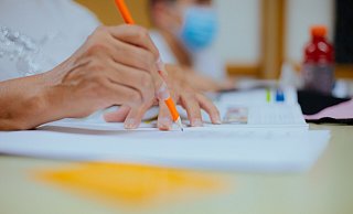 Das Nachhilfe-Team besteht aus Team Schülerinnen und Schülern des Berufskollegs und aber auch Lehramtsstudierenden. - Unsplash Das Nachhilfe-Team besteht aus Team Schülerinnen und Schülern des Berufskollegs und aber auch Lehramtsstudierenden. - Unsplash