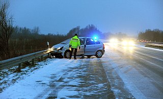 Die Straßen in Gütersloh könnte im Laufe des Montags spiegelglatt werden. Autofahrer sollten besonders aufpassen. - Symbolfoto/Karsten Sörensen Die Straßen in Gütersloh könnte im Laufe des Montags spiegelglatt werden. Autofahrer sollten besonders aufpassen. - Symbolfoto/Karsten Sörensen