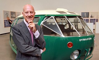 Die Begegnung mit dem Architekten Norman Foster in der Ausstellung „Wir sind alle Astronauten“ gehört zu den Höhepunkten von Roland Nachtigällers Zeit im Marta. Foto: Frank-Michael Kiel-Steinkamp - Frank-Michael Kiel-Steinkamp Die Begegnung mit dem Architekten Norman Foster in der Ausstellung „Wir sind alle Astronauten“ gehört zu den Höhepunkten von Roland Nachtigällers Zeit im Marta. Foto: Frank-Michael Kiel-Steinkamp - Frank-Michael Kiel-Steinkamp