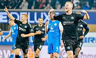 Beim 3:0-Hinspielsieg gegen Rostock ließ der SC Paderborn seine Muskeln spielen. Hier feiert SCP-Akteur Kai Klefisch seinen Treffer zum 3:0-Endstand. - BESIM MAZHIQI Beim 3:0-Hinspielsieg gegen Rostock ließ der SC Paderborn seine Muskeln spielen. Hier feiert SCP-Akteur Kai Klefisch seinen Treffer zum 3:0-Endstand. - BESIM MAZHIQI