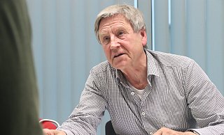 Lothar Ibrügger lehnt den Neubau einer Schienenstrecke für Sprinter-Züge durch Ostwestfalen-Lippe ab. Das Foto ist bei einem Redaktionsbesuch vor der Coronakrise im April 2019 entstanden. - Ulf Hanke Lothar Ibrügger lehnt den Neubau einer Schienenstrecke für Sprinter-Züge durch Ostwestfalen-Lippe ab. Das Foto ist bei einem Redaktionsbesuch vor der Coronakrise im April 2019 entstanden. - Ulf Hanke