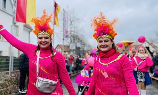 Ausnahmezustand im Kreis Gütersloh: 20.000 Jecken feiern am Rosenmontag in Rietberg, 16.000 sind es in Rheda-Wiedenbrück. - Lena Vanessa Bleck Ausnahmezustand im Kreis Gütersloh: 20.000 Jecken feiern am Rosenmontag in Rietberg, 16.000 sind es in Rheda-Wiedenbrück. - Lena Vanessa Bleck