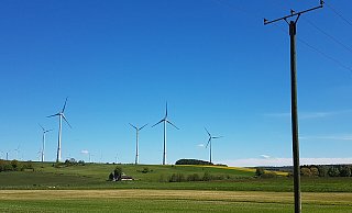 Windräder produzieren rund um Lichtenau Strom. Erneuerbare Energien sind wichtig für die Gewerbesteuereinnahmen der Energiestadt. - Birger Berbüsse Windräder produzieren rund um Lichtenau Strom. Erneuerbare Energien sind wichtig für die Gewerbesteuereinnahmen der Energiestadt. - Birger Berbüsse