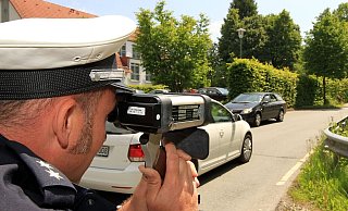 Auf der B1 und der B64 wurden am Freitag Geschwindigkeitskontrollen durchgeführt. - (Themenbild) Wolfgang Rudolf Auf der B1 und der B64 wurden am Freitag Geschwindigkeitskontrollen durchgeführt. - (Themenbild) Wolfgang Rudolf