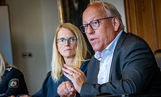 Bielefelds Polizeipräsidentin Sandra Müller-Steinhauer und Oberbürgermeister Pit Clausen beim Pressegespräch. - Sarah Jonek Bielefelds Polizeipräsidentin Sandra Müller-Steinhauer und Oberbürgermeister Pit Clausen beim Pressegespräch. - Sarah Jonek