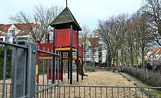 Auf dem Spielplatz an der Brandenburger Straße wird mit Drogen gehandelt. Kinder können dort nicht ungehindert spielen. - Barbara Franke Auf dem Spielplatz an der Brandenburger Straße wird mit Drogen gehandelt. Kinder können dort nicht ungehindert spielen. - Barbara Franke