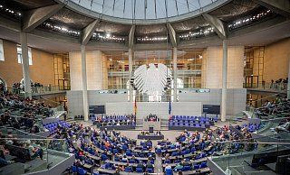 Mit der Reform des Wahlrechts soll die Größe des Bundestags stark reduziert werden - um mehr als 100 auf maximal 630 Parlamentarier. - Michael Kappeler/dpa Mit der Reform des Wahlrechts soll die Größe des Bundestags stark reduziert werden - um mehr als 100 auf maximal 630 Parlamentarier. - Michael Kappeler/dpa