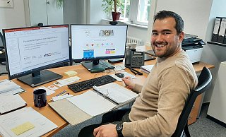 Neuer Arbeitsplatz: Alexander Akel hat den Schreibtisch im Behördenhaus mit dem Schreibtisch im historischen Rathaus getauscht. - Dieter Scholz Neuer Arbeitsplatz: Alexander Akel hat den Schreibtisch im Behördenhaus mit dem Schreibtisch im historischen Rathaus getauscht. - Dieter Scholz