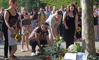 Nur wenige Tage nach der tödlichen Schlägerei trauern nicht nur die Familie und Freunde um den getöteten 20-Jährigen. - Thorsten Gödecker Nur wenige Tage nach der tödlichen Schlägerei trauern nicht nur die Familie und Freunde um den getöteten 20-Jährigen. - Thorsten Gödecker