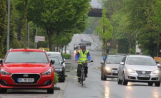 Autofahrer und Radfahrer teilen sich oft den Straßenraum. - Ulf Hanke Autofahrer und Radfahrer teilen sich oft den Straßenraum. - Ulf Hanke