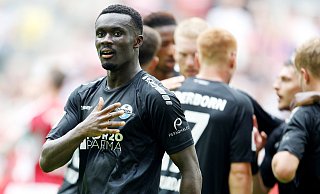 SCP-Stürmer Sirlord Conteh feiert sein Tor zum 2:1. Es sollte der entscheidende Treffer für den ersten Paderborner Saisonsieg sein. - dpa SCP-Stürmer Sirlord Conteh feiert sein Tor zum 2:1. Es sollte der entscheidende Treffer für den ersten Paderborner Saisonsieg sein. - dpa
